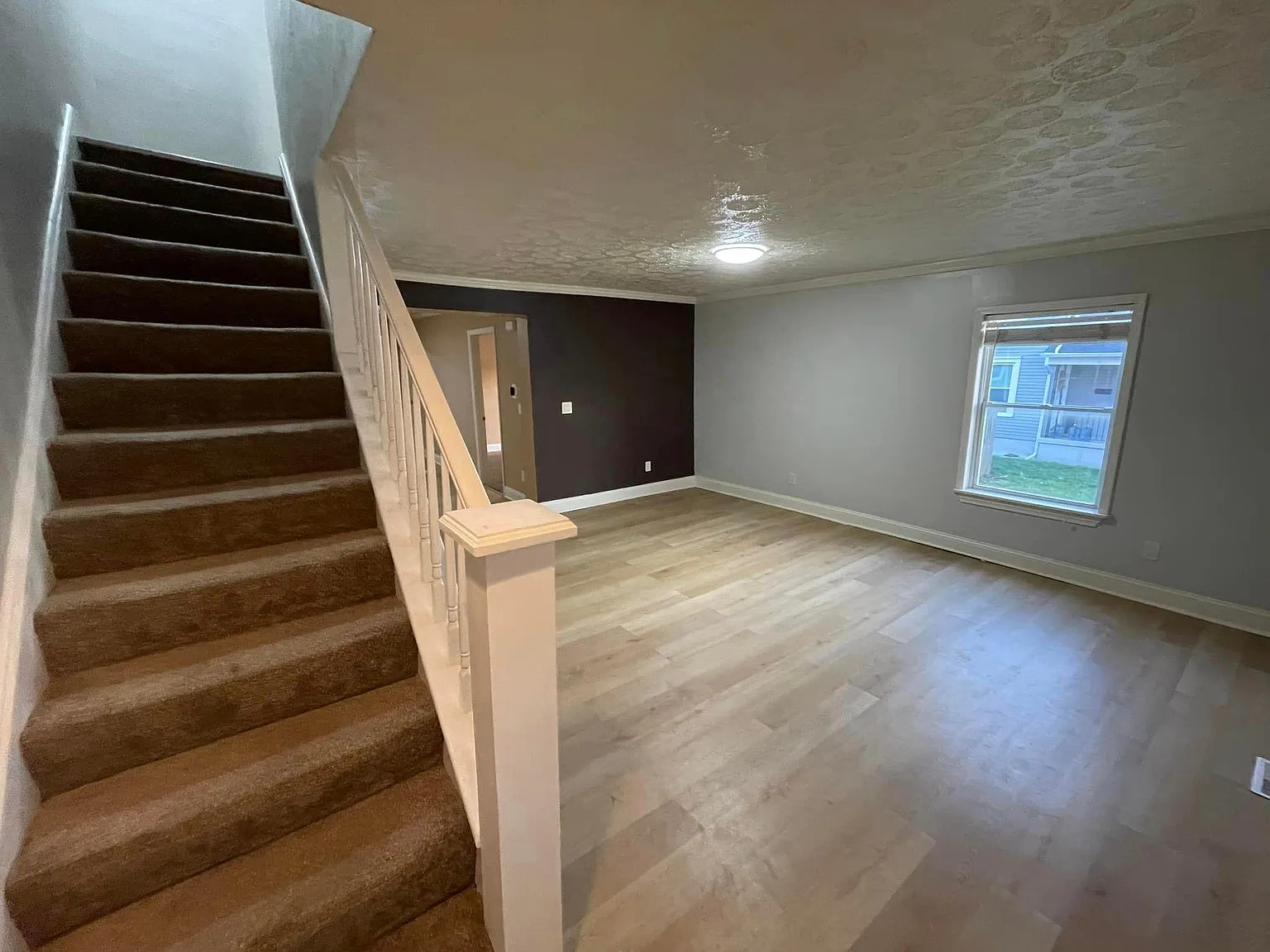 332 E Lincoln St — Photo 2
