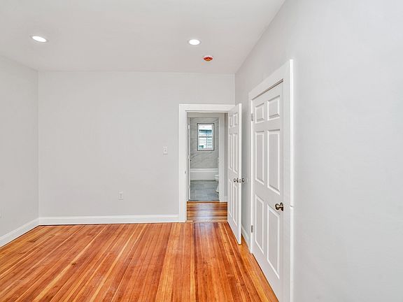 4th image of 53 Woodford St APT 1