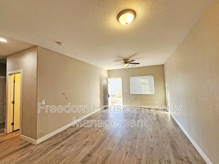 1121 Sixshooter Ave #2 — Photo 10