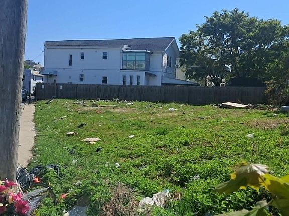 2nd image of 2261 Loretta Road