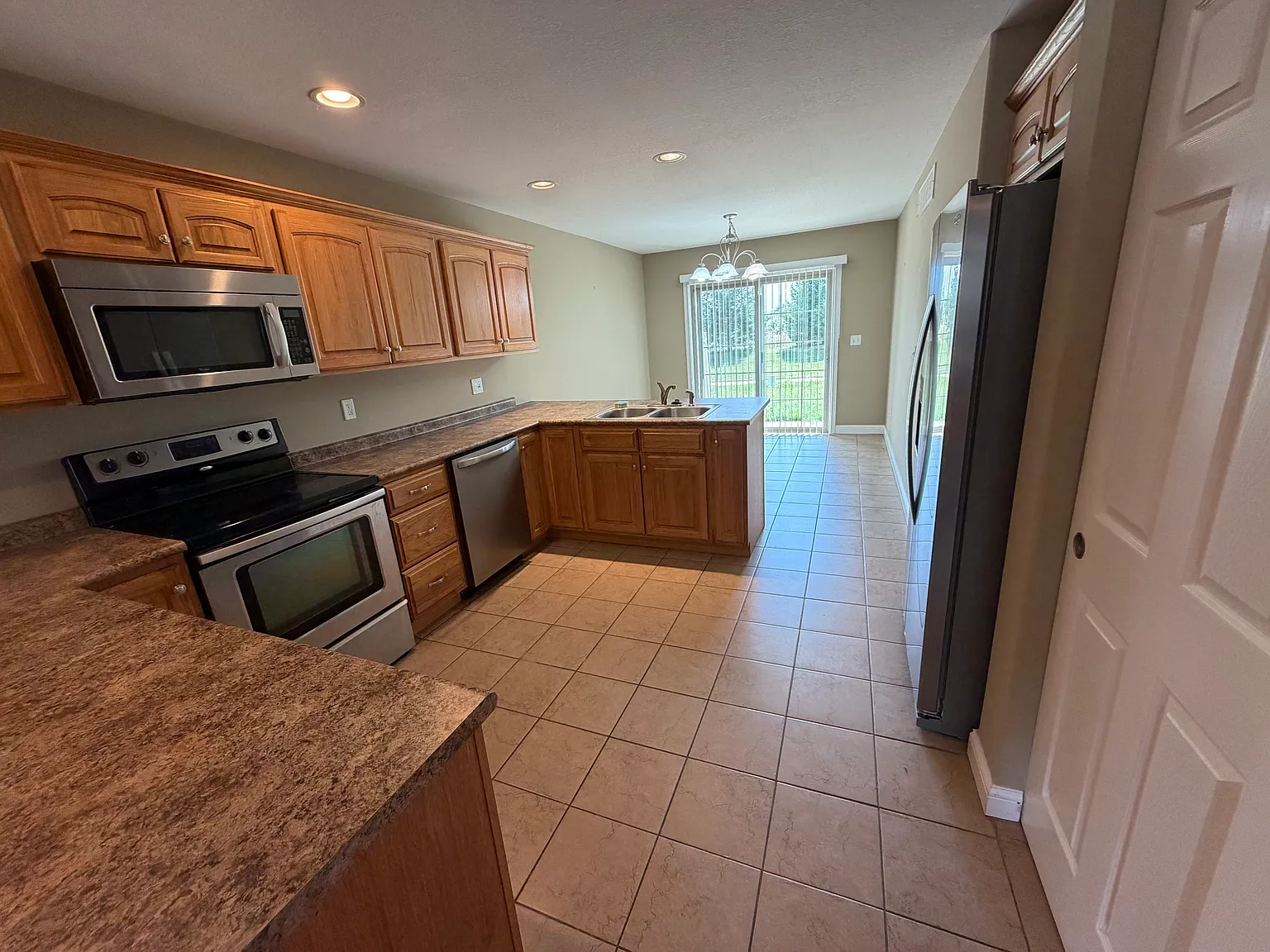 3 bed, $2,200 — Photo 3