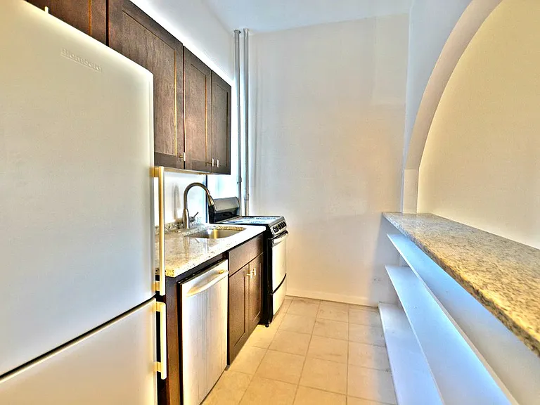 530 W 123rd St #2 — Photo 3