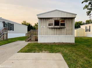 16131 Normandy St, Clinton Township, MI 48038