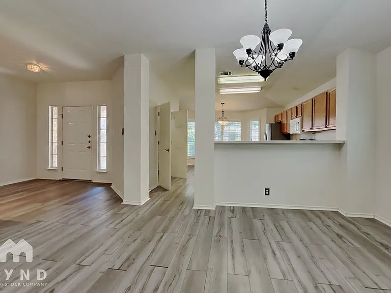 4611 Echo Lake Dr — Photo 5