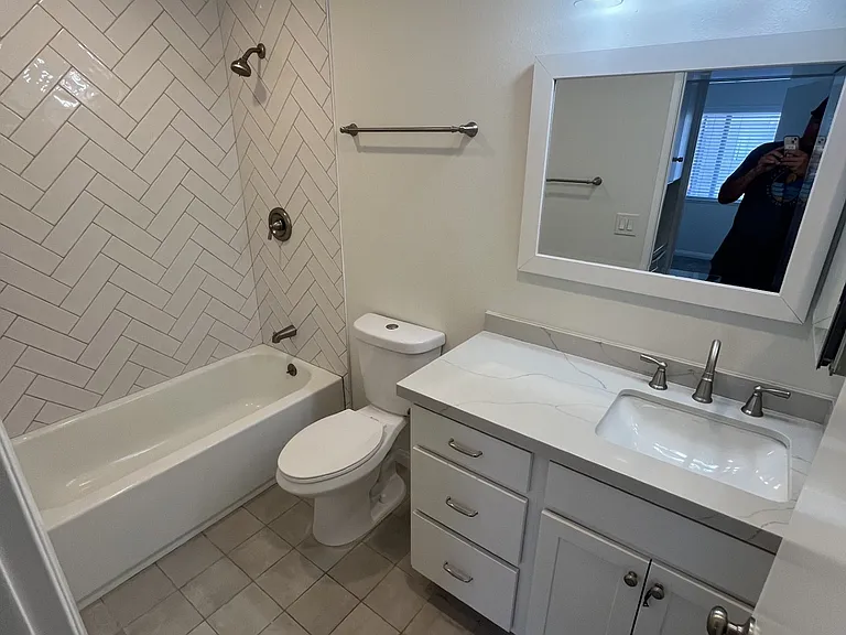 Upstairs full bathroom