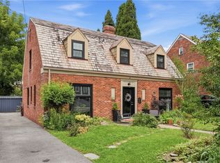 610 Crystal Dr, Pittsburgh, PA 15228