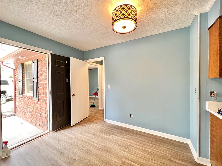 414 Zetterower Rd #B — Photo 7