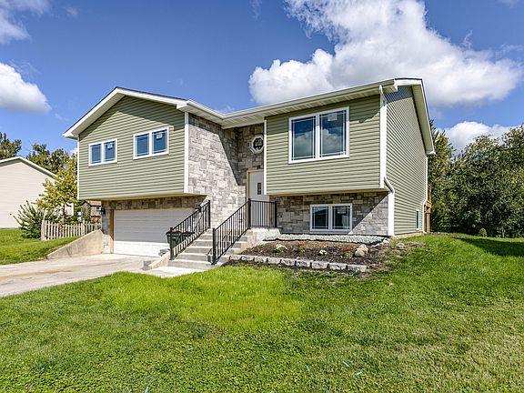 3rd image of 7801 Woodridge Dr