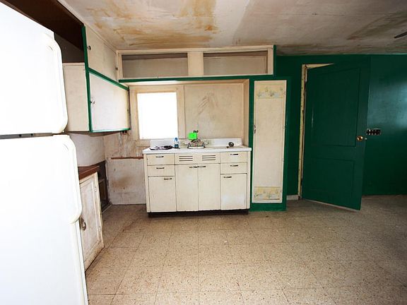 5th image of 203 E Avenue C
