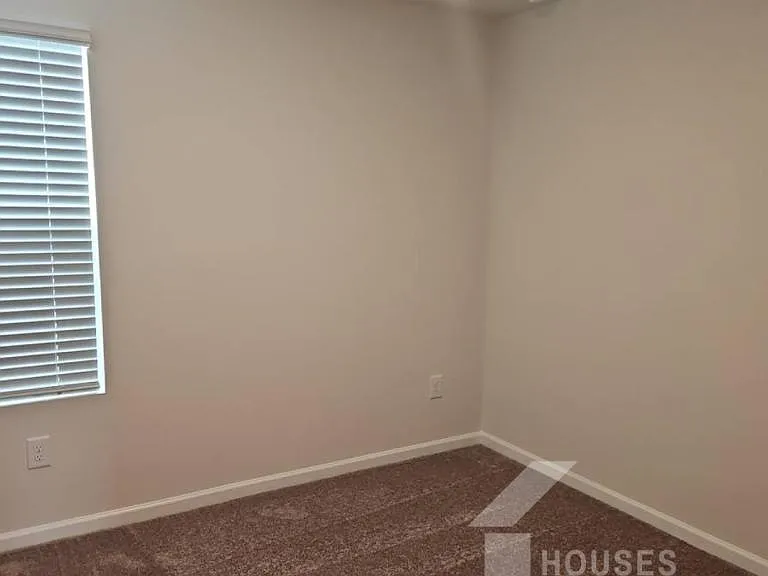 338 Prosperity Ln — Photo 8