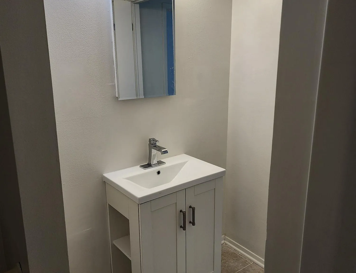 2 bed, 900 sqft, $1,000 — Photo 2