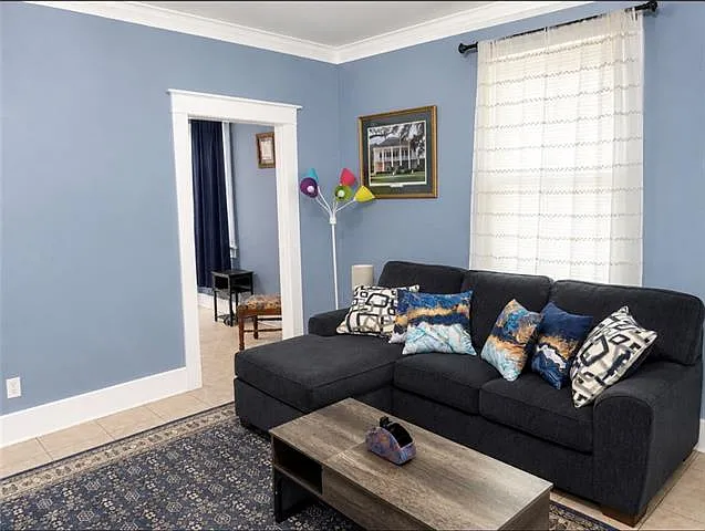 2 bed, 1.0 bath, 900 sqft, $2,000 — Photo 3