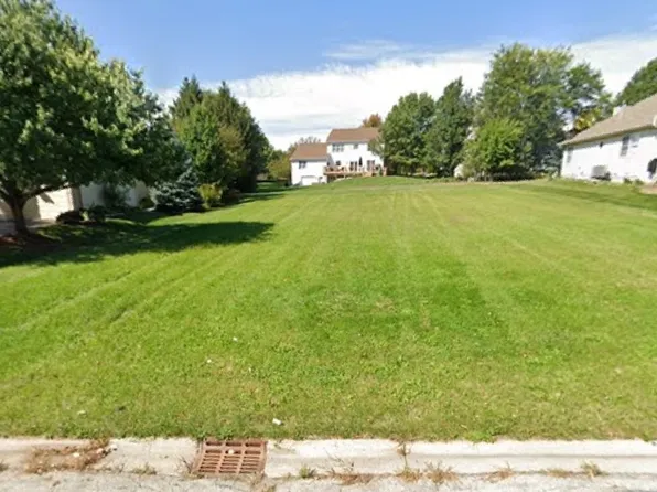 933 Lakeridge Ct, Sugar Grove, IL 60554