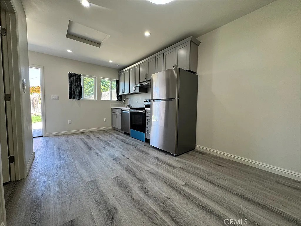 1 bed, 400 sqft, $1,600 — Photo 2