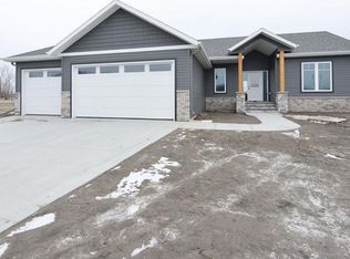 867 Harvest Cir, Horace, ND 58047