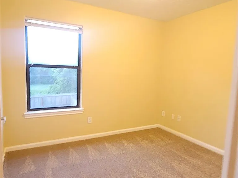 10223 Azalea Vlg — Photo 12