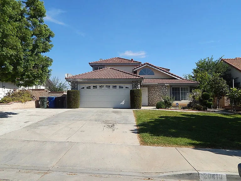20410 Mesa Oak Dr — Photo 1