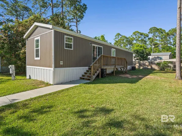 1325 Ridgewood Dr, Lillian, AL 36549