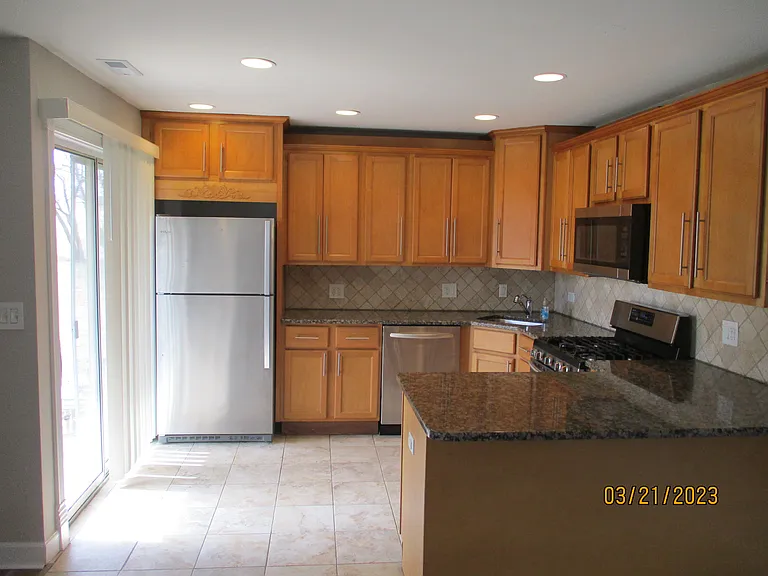 32 N Victoria Ln — Photo 6