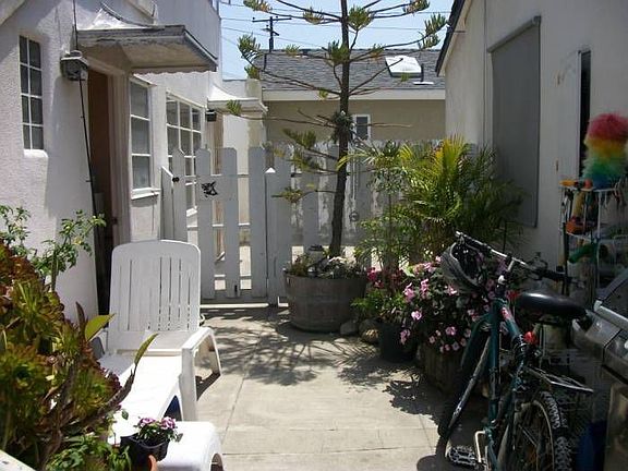 side courtyard to unit