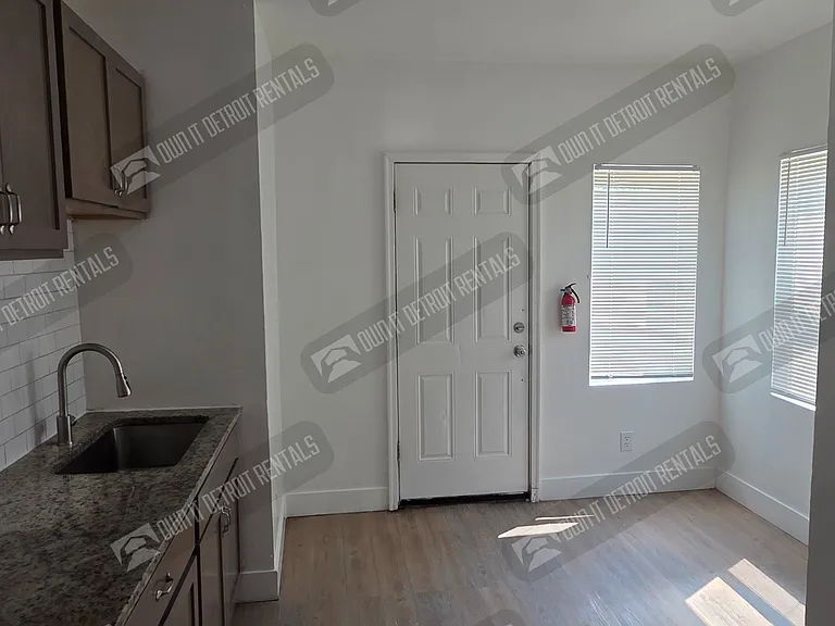 4810 Lenox St — Photo 31