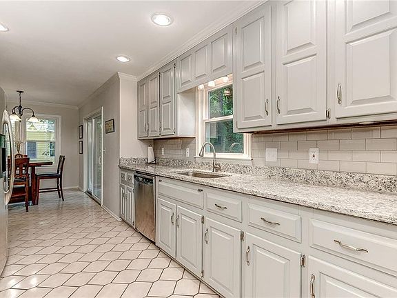 3rd image of 2672 Forest Glen Dr NE