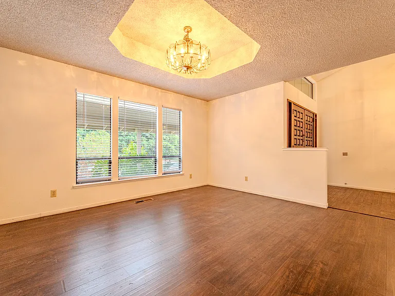327 Clarkin Ct — Photo 7