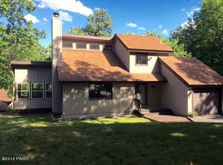 130 Caribou Rd, Dingmans Ferry, PA 18328