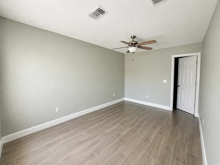 1334 Washington Palm Loop #B — Photo 4