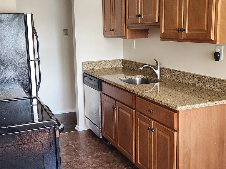 94 Stonehurst Blvd #B — Photo 5