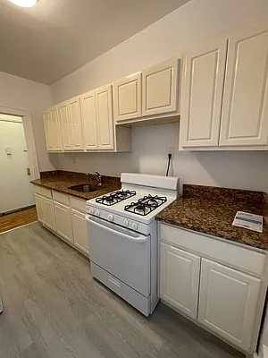 Rented by NYC LUXURY APT RENTALS CO LLC | media 10