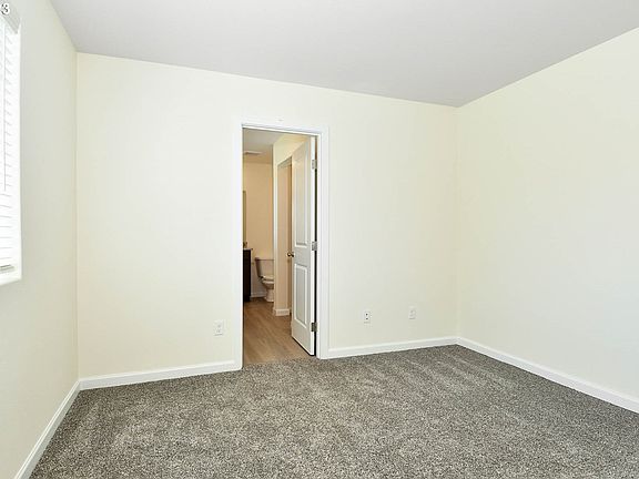 3rd image of 3302 NE 120th Cir