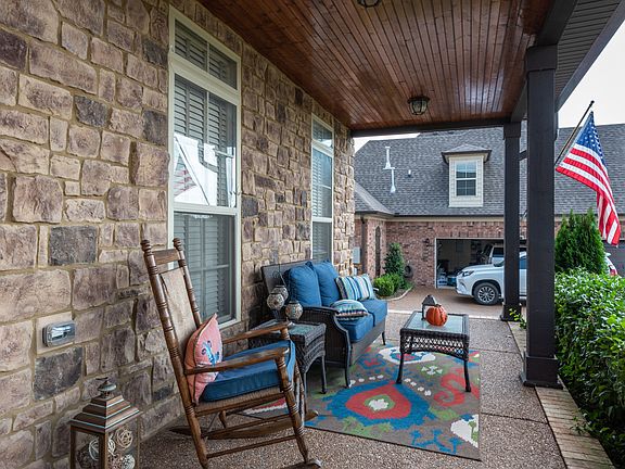 3rd image of 213 Carellton Dr