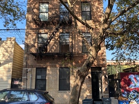 4th image of 11-05 36th Ave #2AB