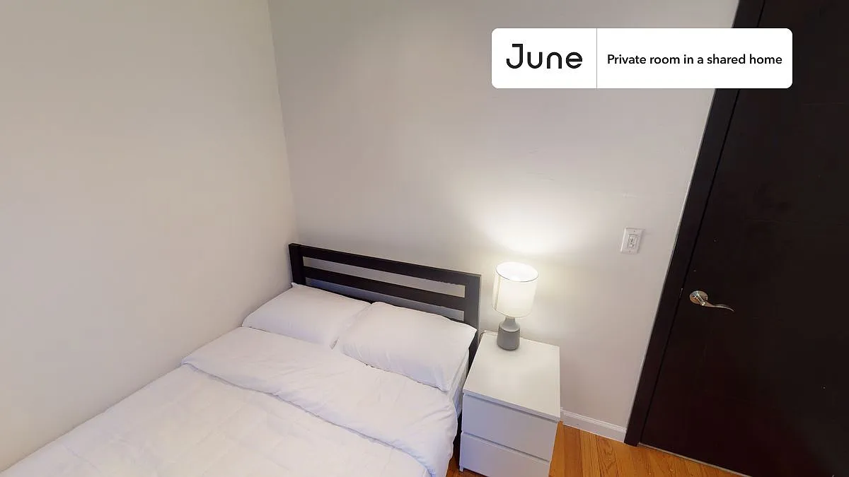 Full bedroom in 3 bed/1 bath home in Upper West Side #784 C — Photo 2