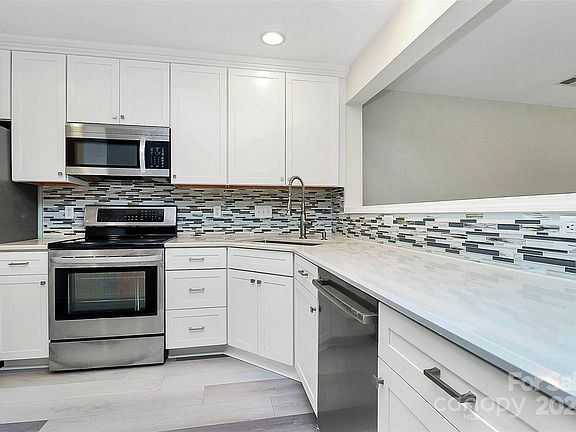 5th image of 441 Robin Reed Ct