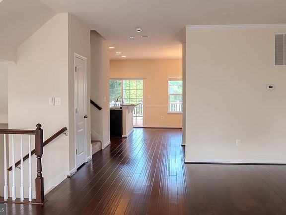 5th image of 726 Millhouse Dr