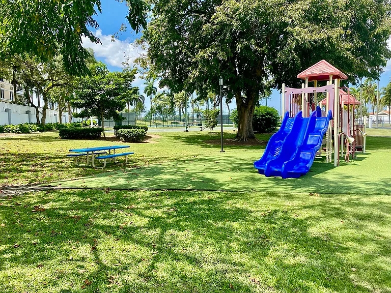 147 Prancipe Guillermo — Photo 32