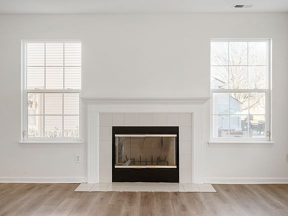 5th image of 3642 Fredricksburg Dr