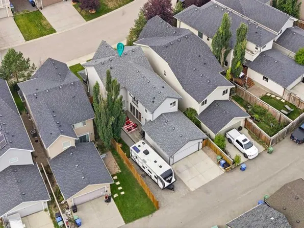 177 Cranarch Pl SE, Calgary, AB T3M 0W6