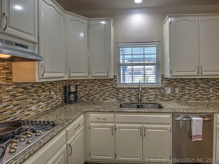 2422 S Redwood Pl — Photo 10