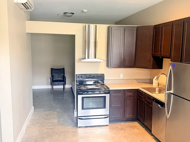 151 N Fountain St #103 — Photo 2