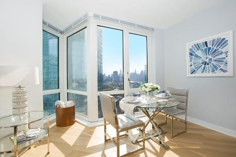 1st image of 4325 Hunter St APT 1819W