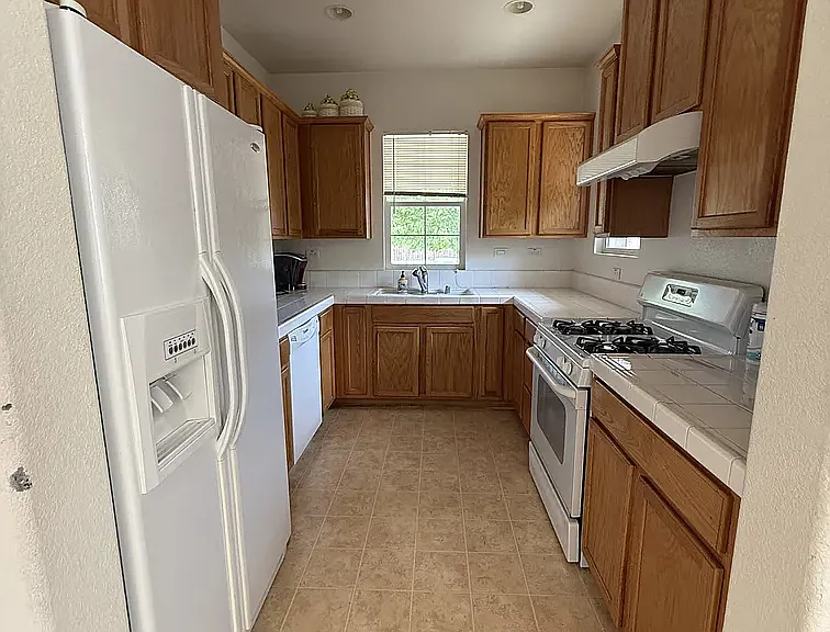 2424 Snowberry Cir — Photo 4
