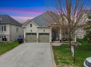 12 Broadpoint St, Wasaga Beach, ON L9Z 3B8
