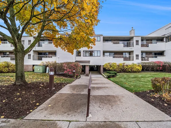 30414 Orchard Lake Rd Unit 23, Farmington Hills, MI 48334