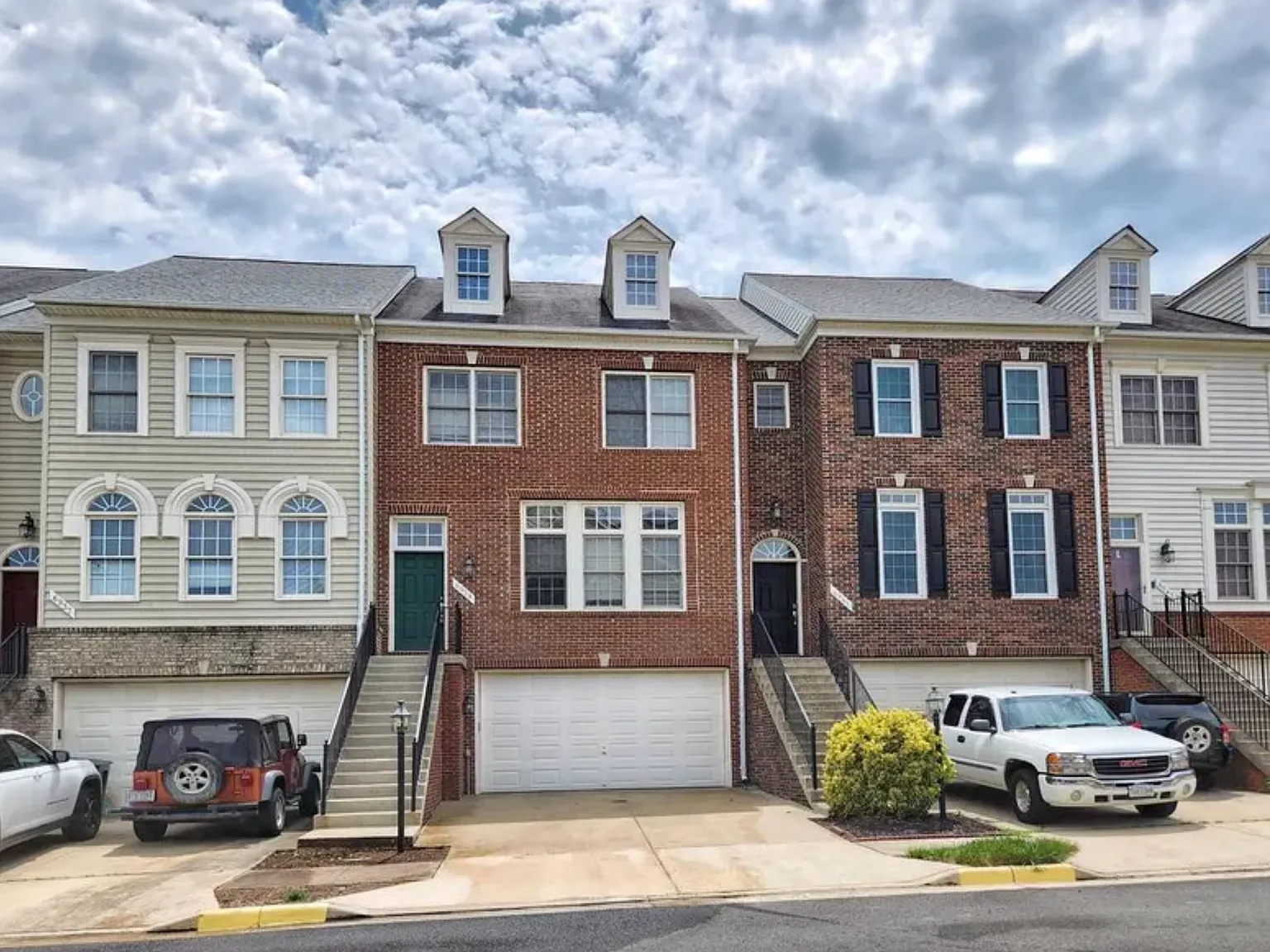 3 bed, 2445 sqft, $3,400 — Photo 1