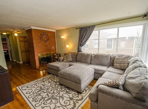 3rd image of 1620 Churchill Dr