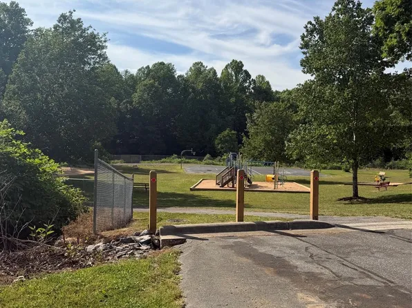 171 Ridley St, Marion, NC 28752
