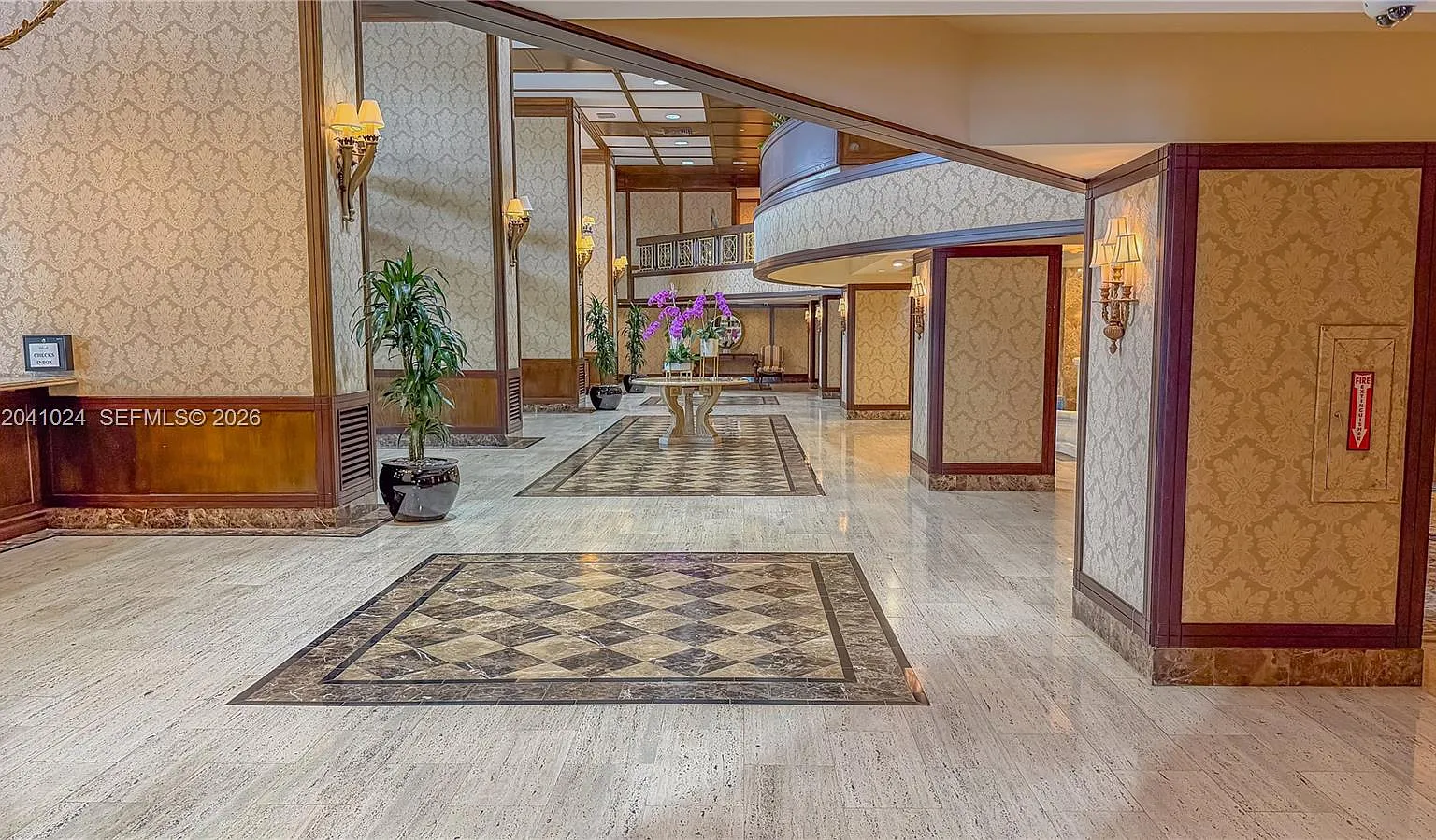 Balmoral Condo — Photo 3